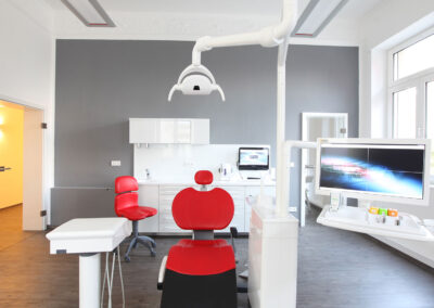Behandlungszimmer 1“